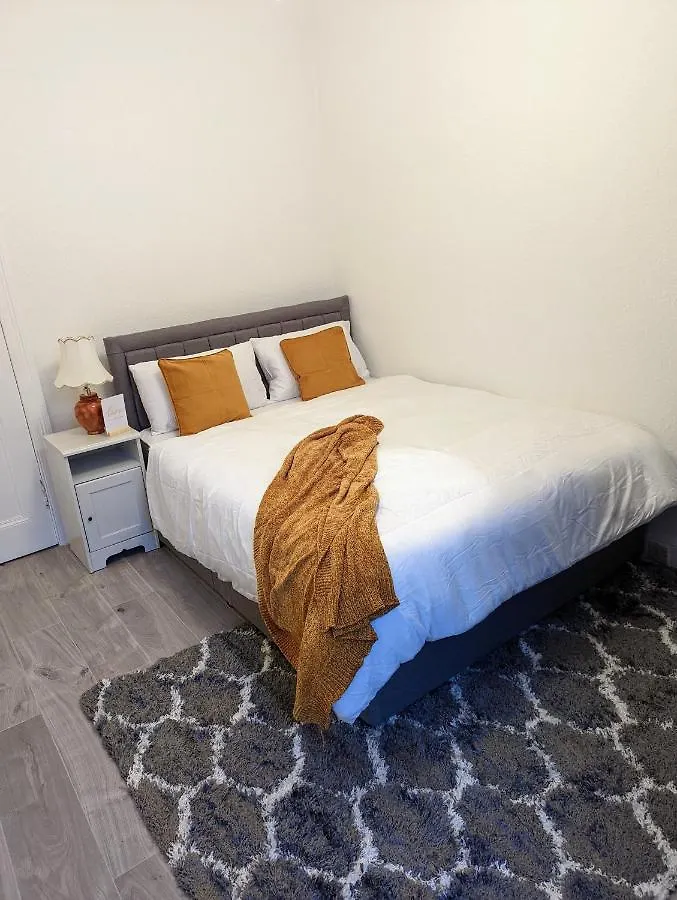 Bright Room Close To City Centre Edinburgh 0*,